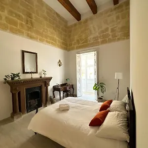 https://lartist-casa-micallef.hotelssaintjulians.com